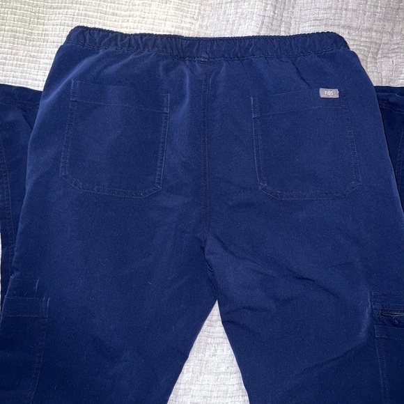 FIGS Cairo Cargo Scrub Pants, Men’s, size medium, navy - Picture 7 of 7
